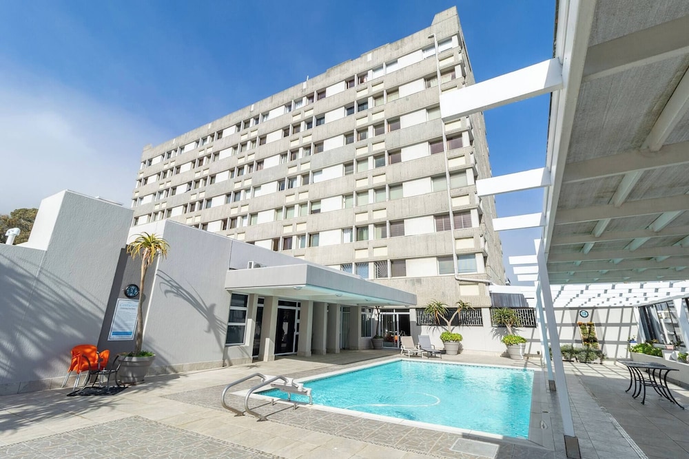 1 Bedroom Apartment, Seapoint, Cape Town