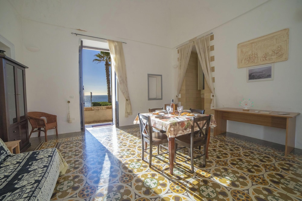 Cesarea & Marisole House With Sea View