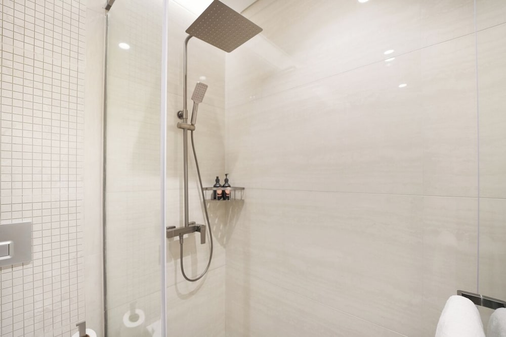 Easygo -exclusive 1BR in Business Bay
