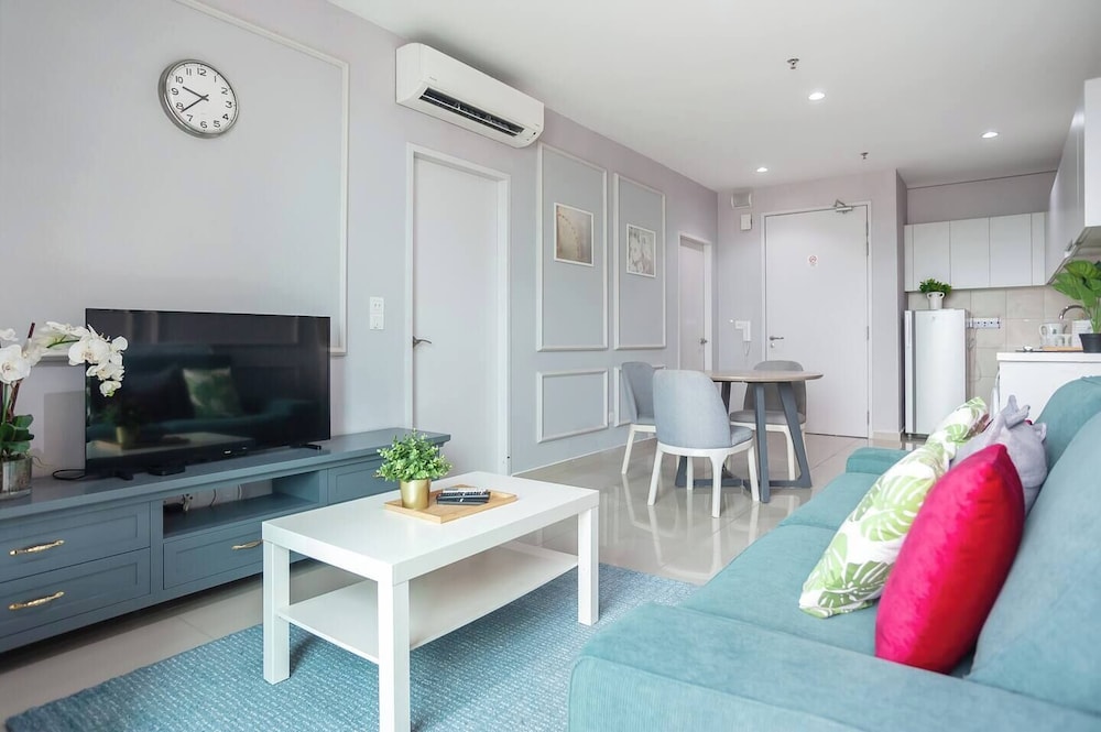 ICity Luxury Condo by Smarthome