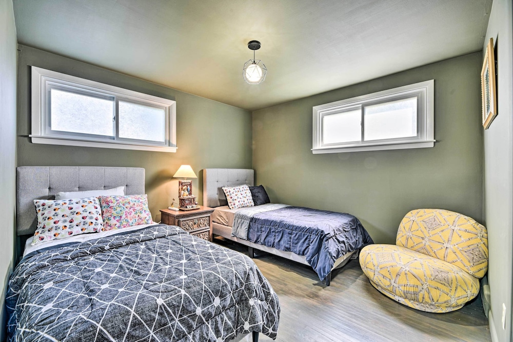 Charming Buffalo Apt: 18 Mi to Niagara Falls!
