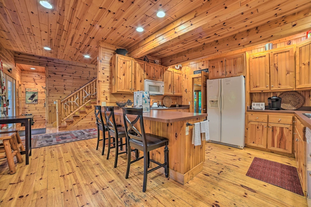 Dog-friendly Gaylord Retreat < 8 Mi to Town! view 2