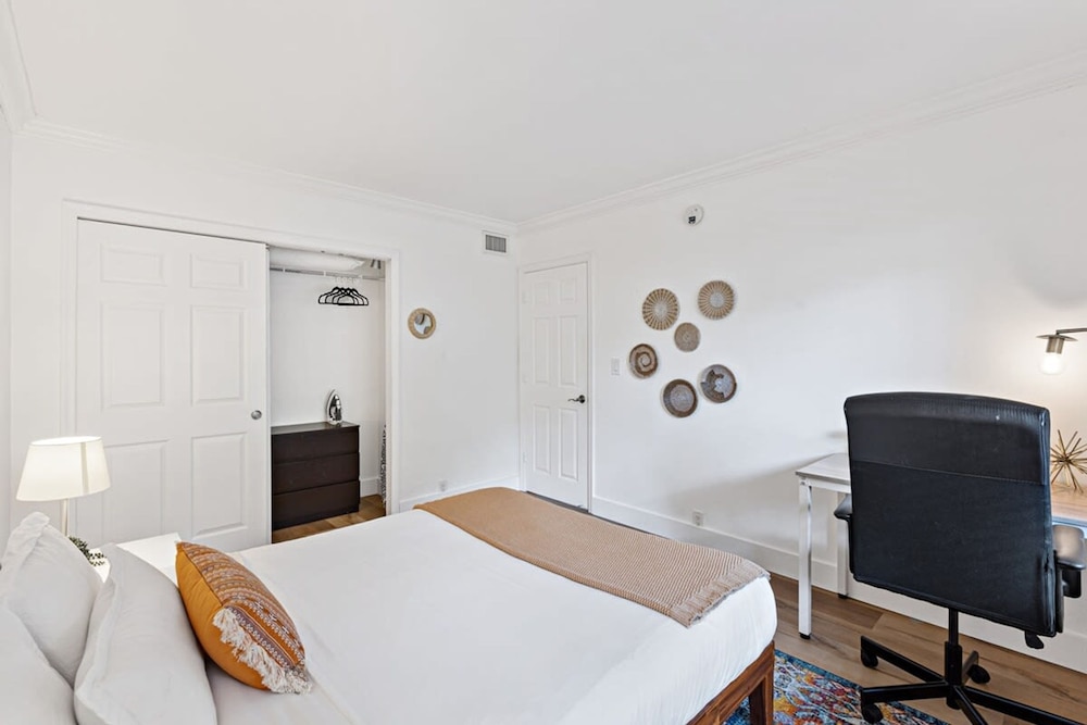 Beach Apt With Waterview in Las Olas Blvd