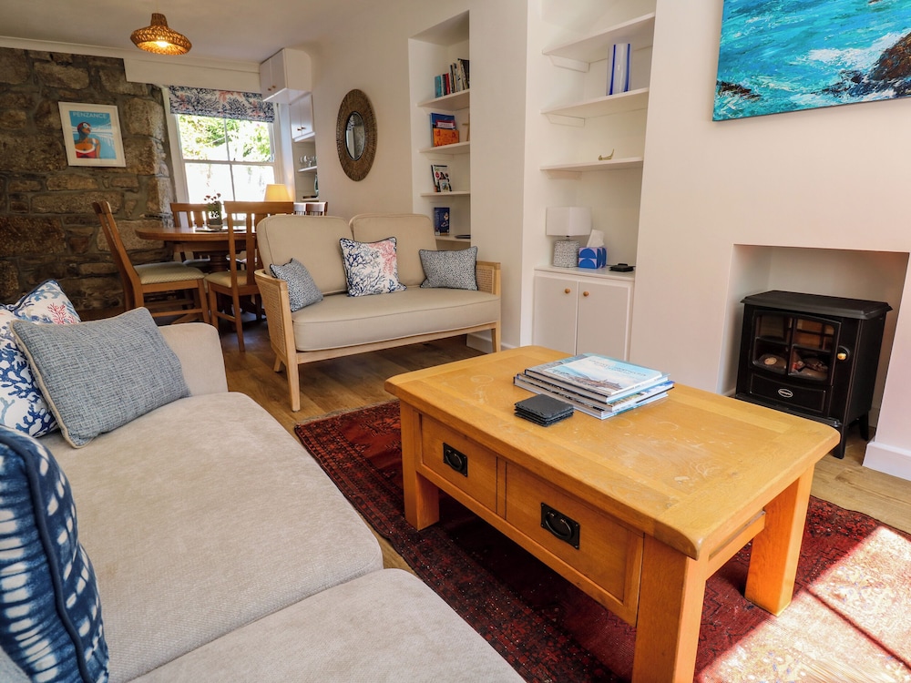 6 Bellair Road