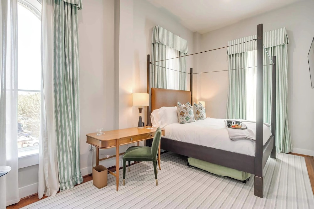 Nutt House Hotel