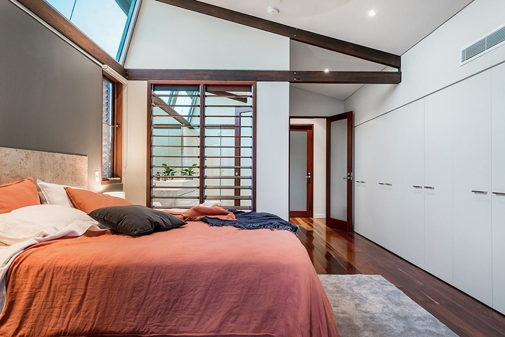 Your Luxury Escape - On The Bay 2 view 5