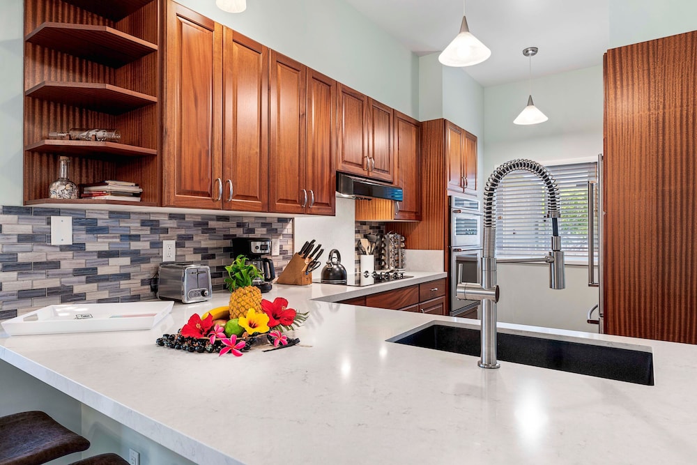 Corner Unit - AC & Wifi - Concierge Included - Vrkcv