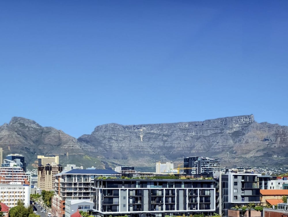 Two Bedroom Green Point Rooftop Pool BBQ