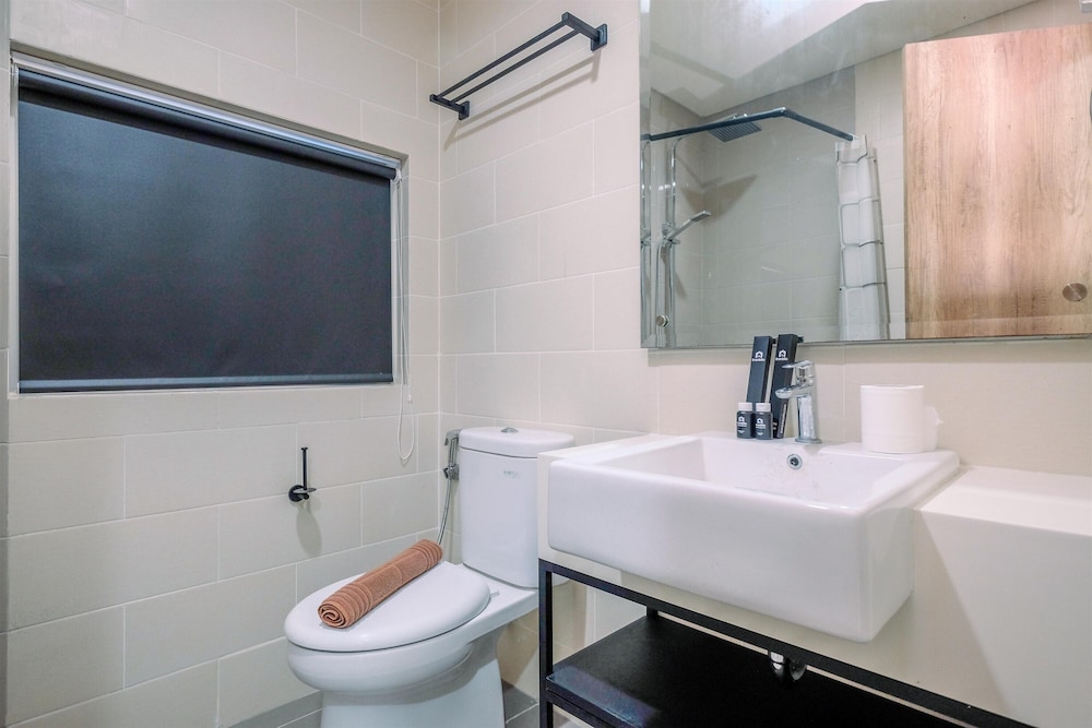 Luxury 2BR Apartment at Pejaten Park Residence with Bathtub