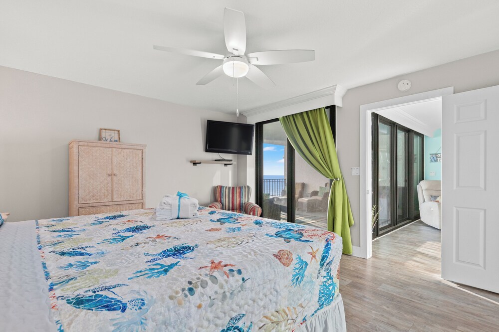 Watercrest Waves! Beachfront 2br/2ba Condo, Sleeps 8, Stunning Gulf Views!