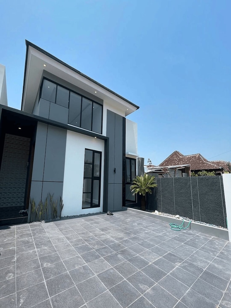 DIRUMA SADJA HOME VILLA