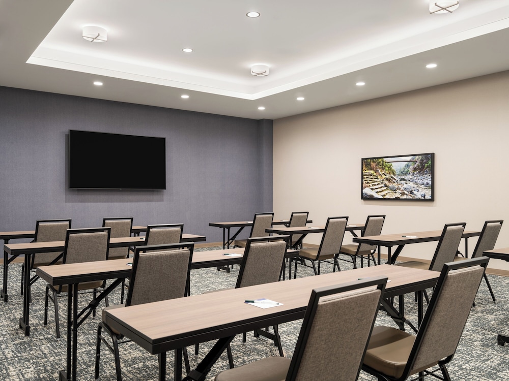 La Quinta Inn And Suites By Wyndham Lincoln