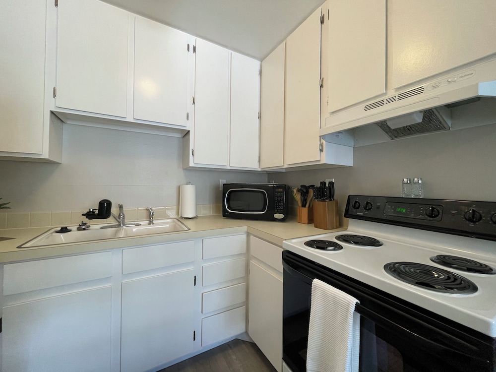 Campus West Nest - King Bed + Walk to CSU