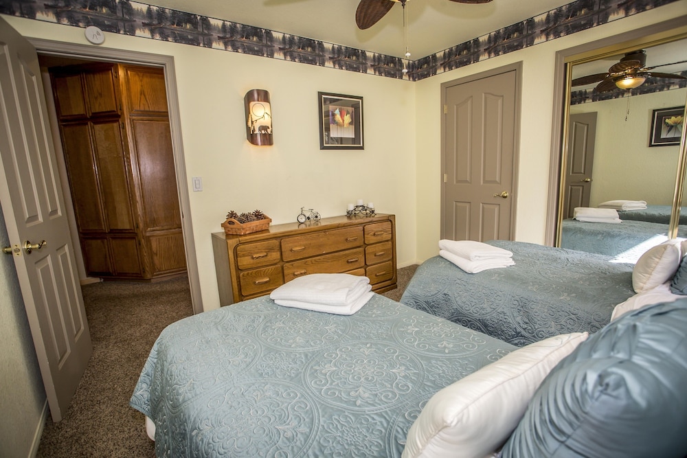 Majestic Pines 3 Bedroom Apts by RedAwning