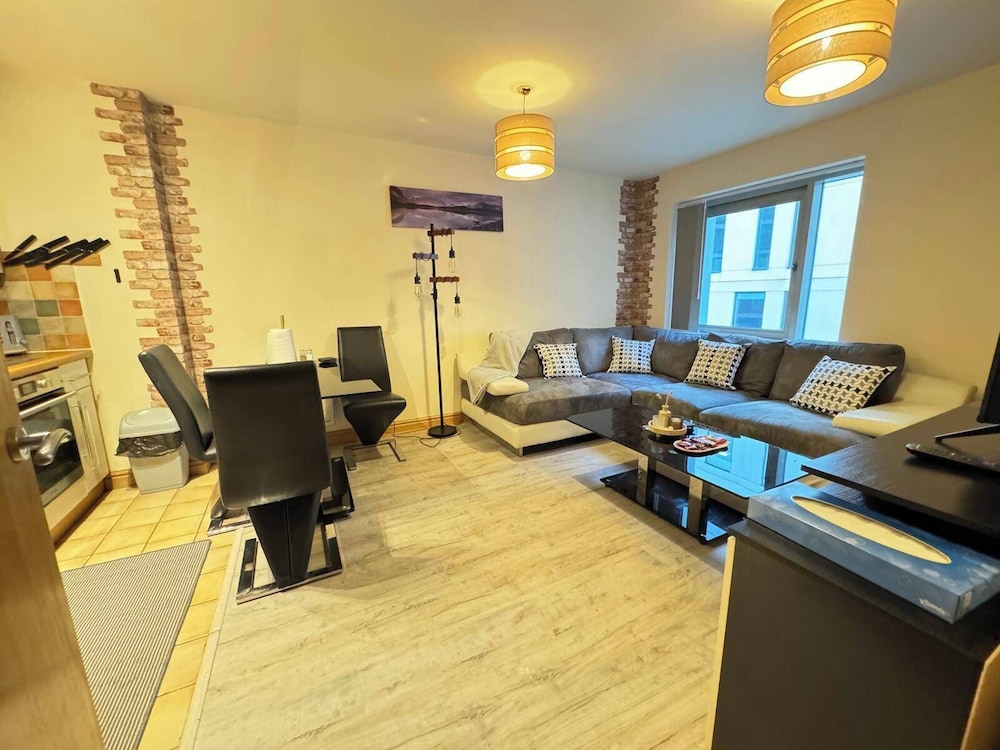 Spacious 2-bed Flat Next to Piccadilly Station