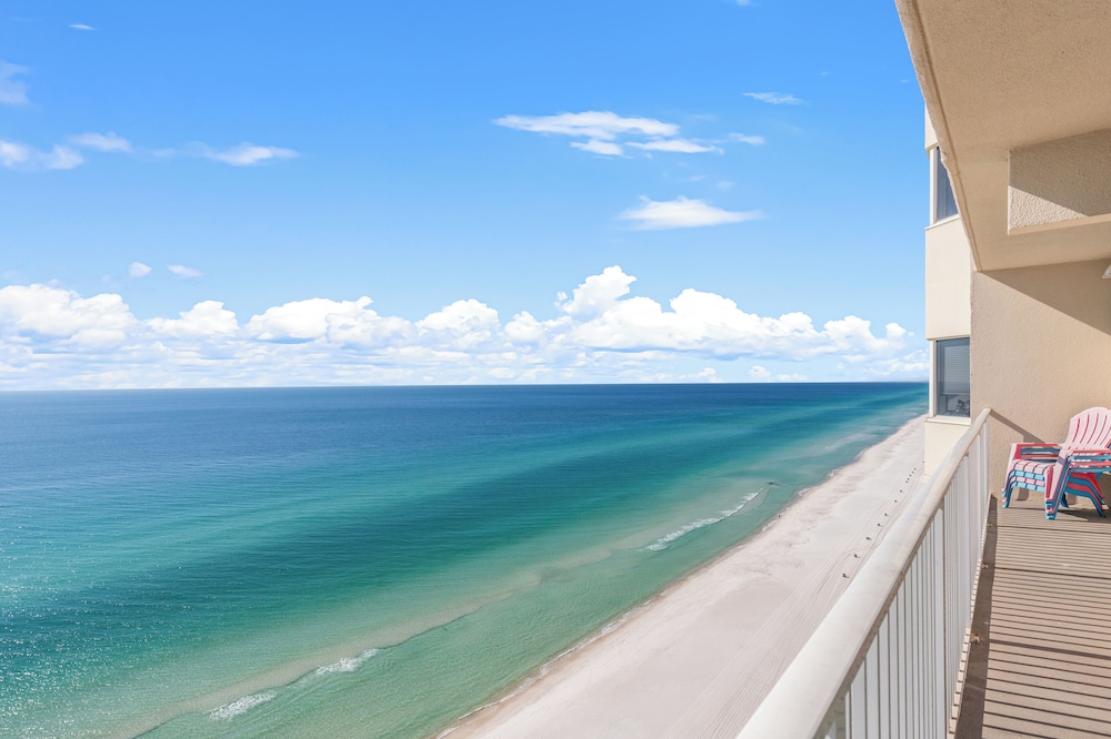 Tidewater Escape: 1br/2ba Beachfront Condo, Sleeps 6, Gulf Views & Comfort!