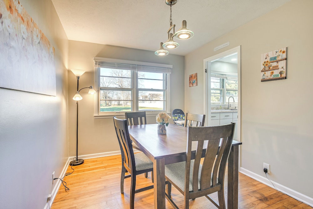 16 Mi to Buckeye Lake: Family-friendly Newark Home
