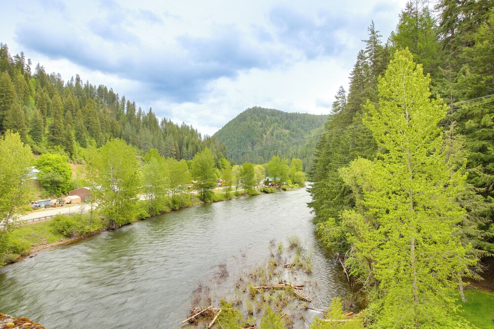 Hike & Fish: Mountain Getaway in Avery!