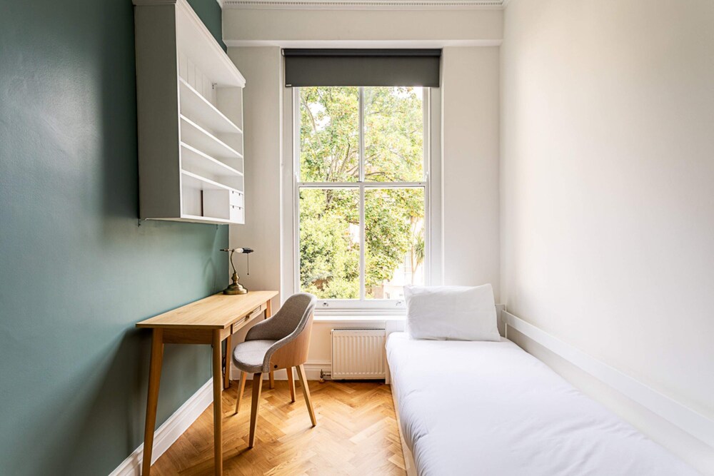 Newly Renovated Two Bedroom Kensington Flat