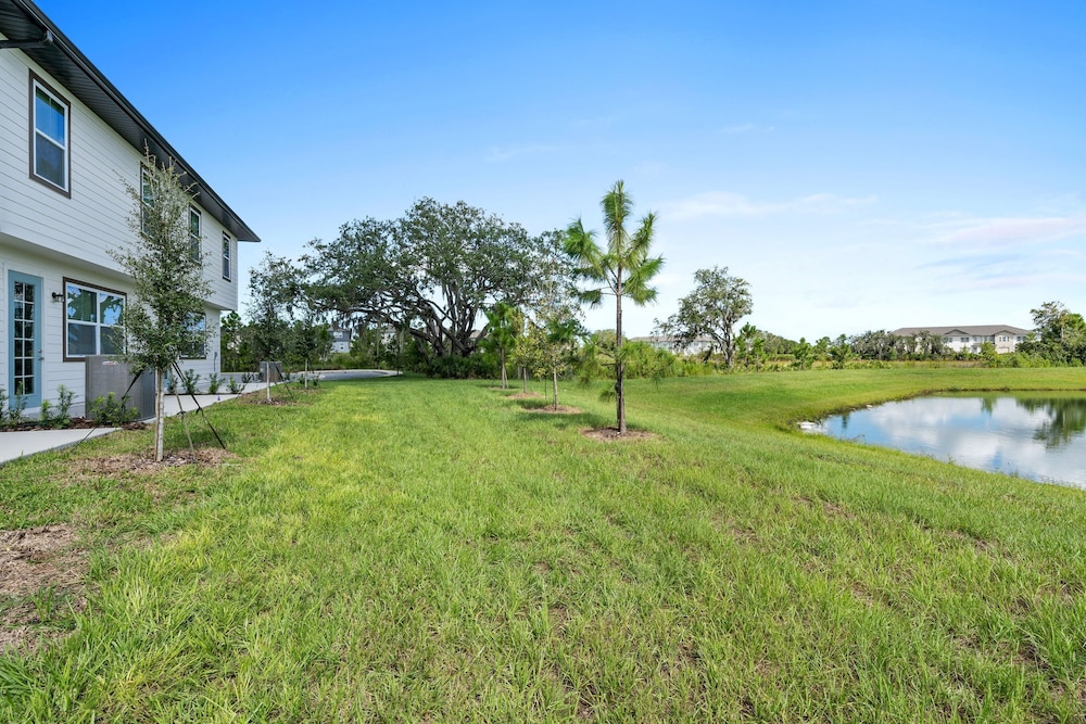 3 BR 2 5 BA Villa Sleeps 8 Eve102