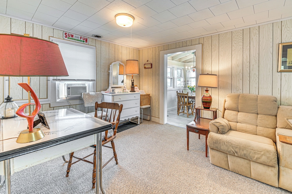 Dock + Kayak: Lakefront Gem on Saratoga Lake