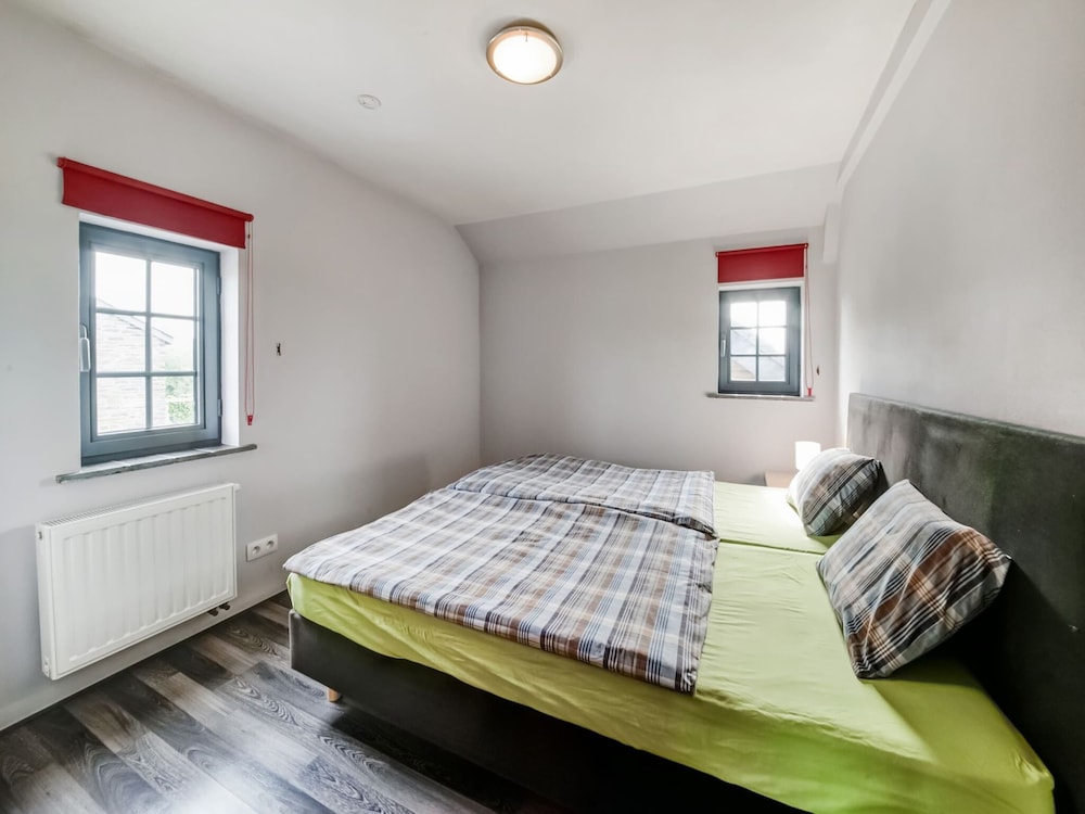Green Hillside Apartment-petit Wilogne view 4