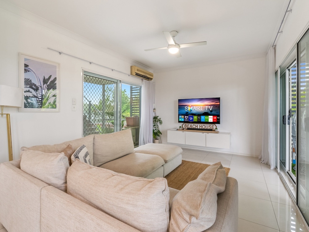 Spacious 2-bed With Private Rooftop & BBQ Access