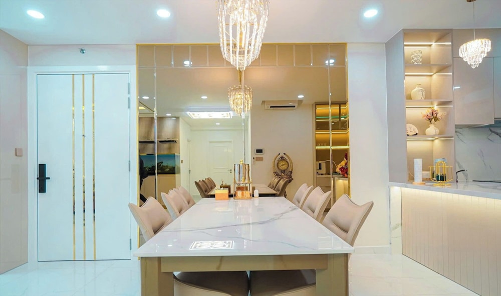 Apartment Landmark 81 by Urban Home