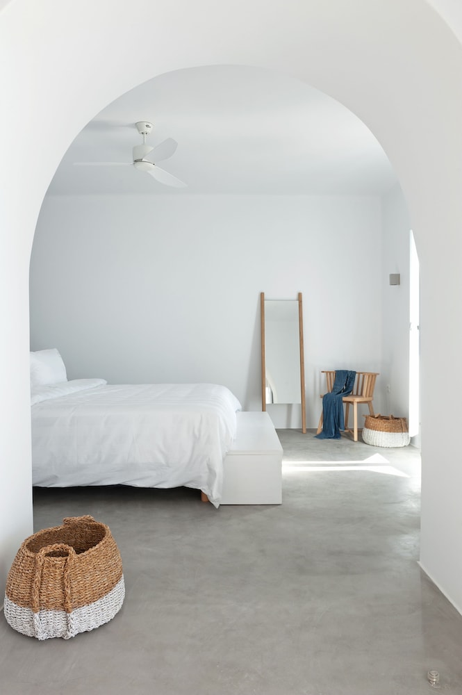 Santorini Heights