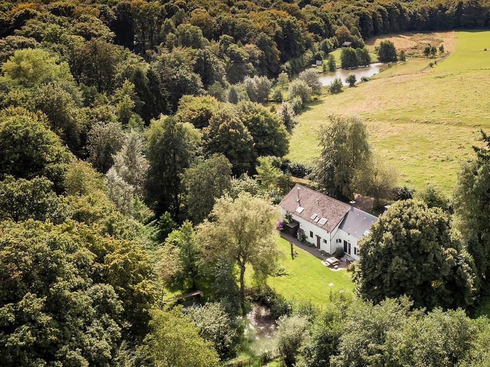 Beautiful Farmhouse in Sivry-rance With Garden
