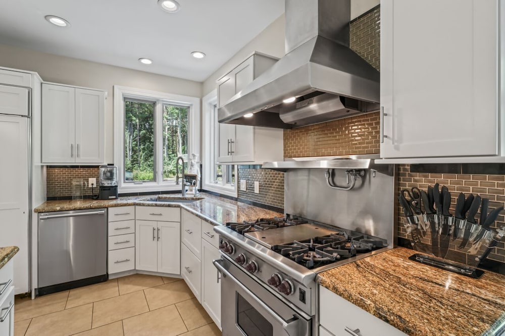 Hidden Retreat 4-homes 134 Acres