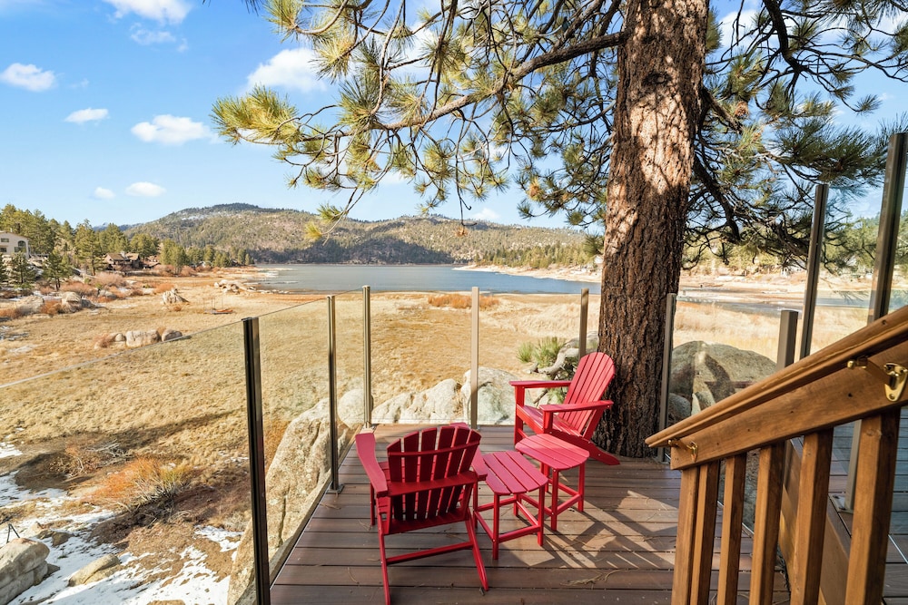Boulder Cove Lakefront Estate
