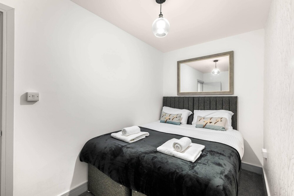 2 Bdr Modern Living in The Old Bank Hse