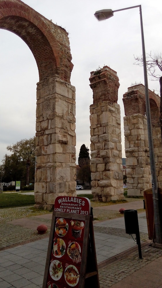 Wallabies Aquaduct Hotel - Property Image 5