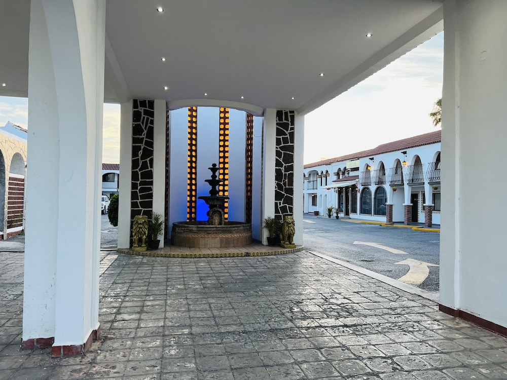 Nuevo Laredo Vacations - Hotel  Suites Hacienda Santa Maria - Property Image 8