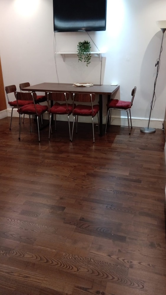 Luton Excellent 1 bed Apartment With Living Room