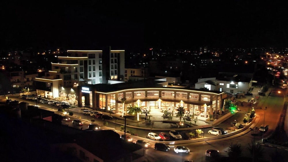 EKOR ELEGANCE HOTEL