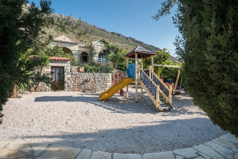 St. George's Retreat Village