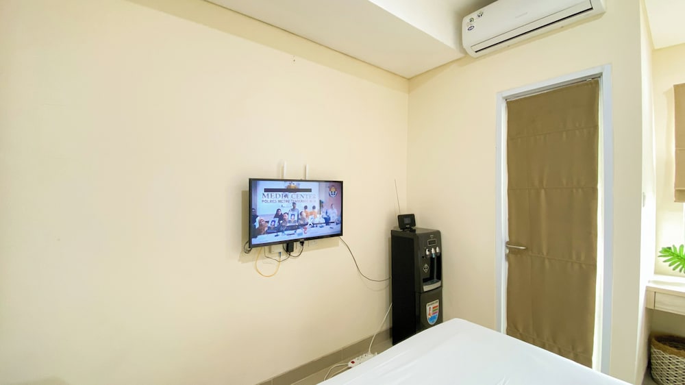 Simple And Spacious Studio Apartment At B Residence