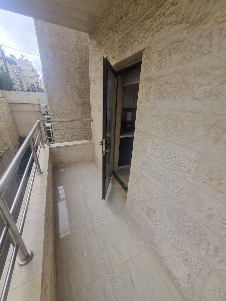 Charming Amman Apartment With Central Air-con & Street Parking