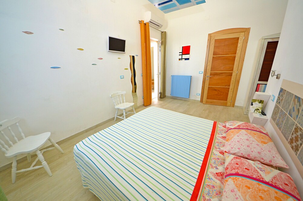 Casa Mondrian - Camere con Bagno e Piscina Privata