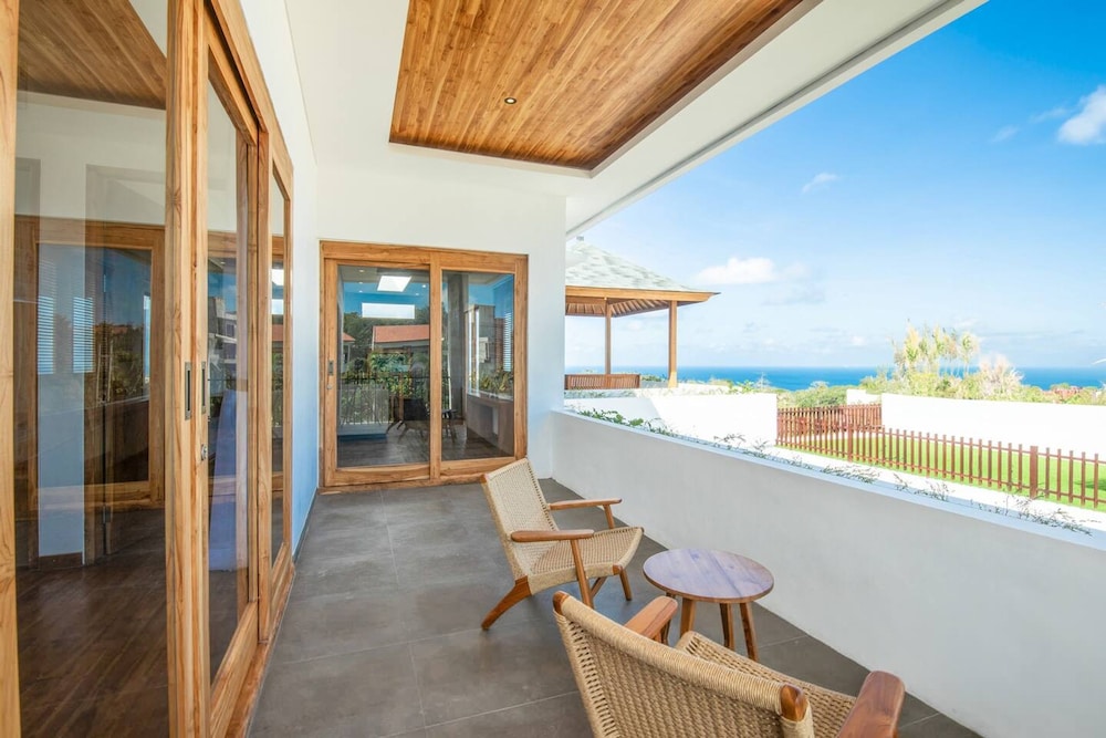 Breeze Opulent 6 BR in With Ocean View 5 Mins to Savaya