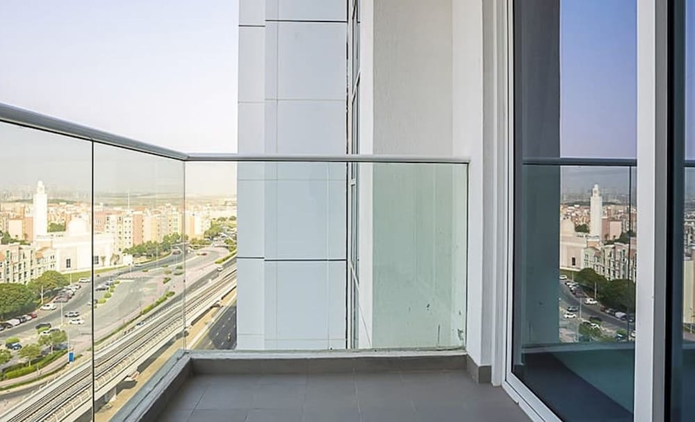 Homesgetaway -spacious 1BR Apt in Pearlz by Danube