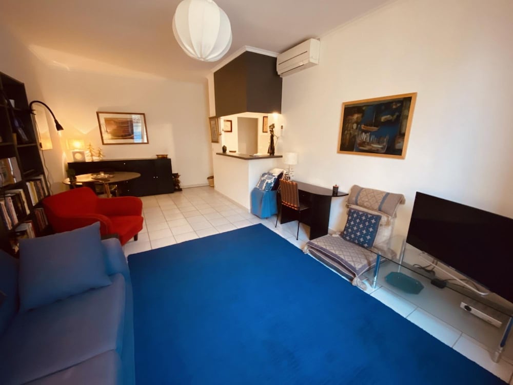 2 Bedroom Apartment in the Heart of Cannes air Conditioning Easy Walk to the Palais des Festivals - 2015