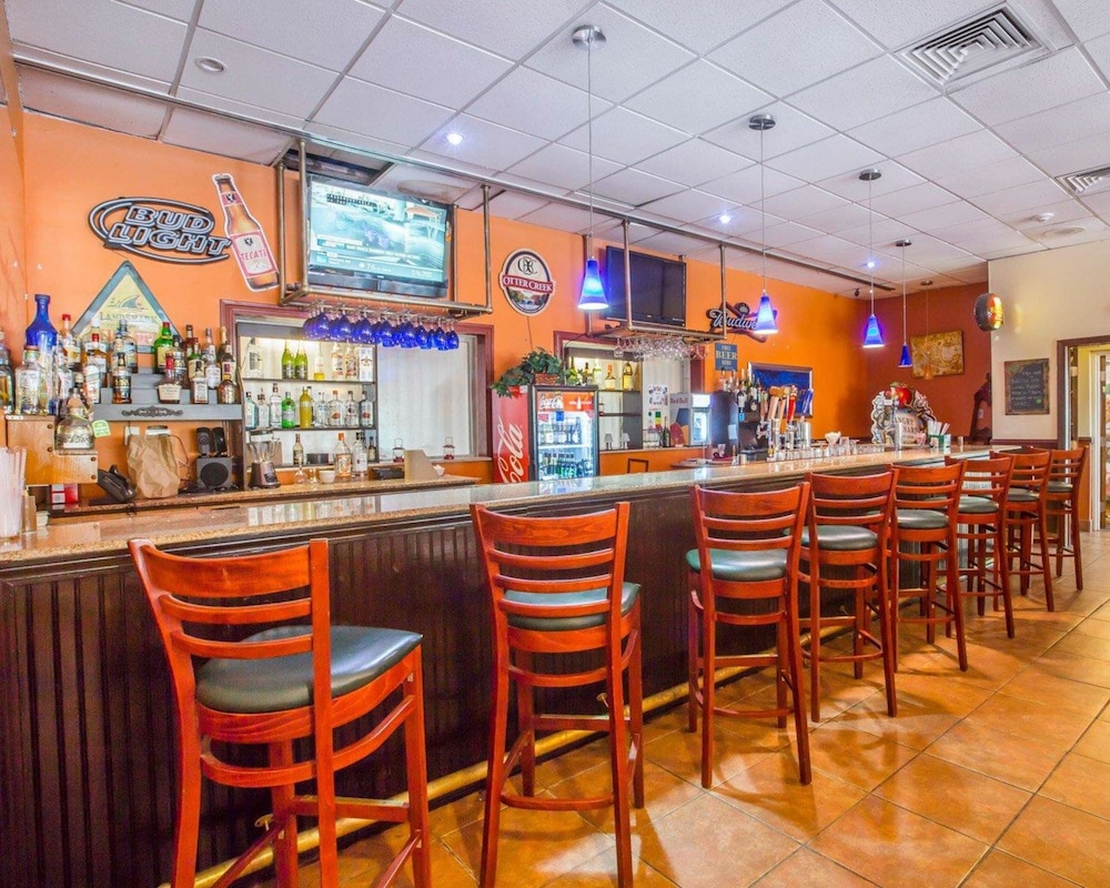 Brattleboro Vacations - Quality Inn  Conference Center - Property Image 11