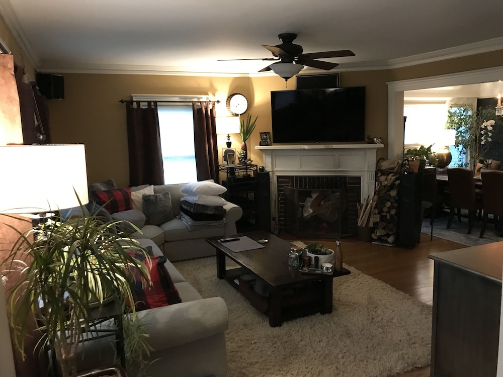 Beautiful Luxury Suite A Shorewood Home