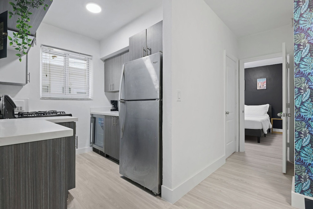Harding Avenue Apartments by Andes STR