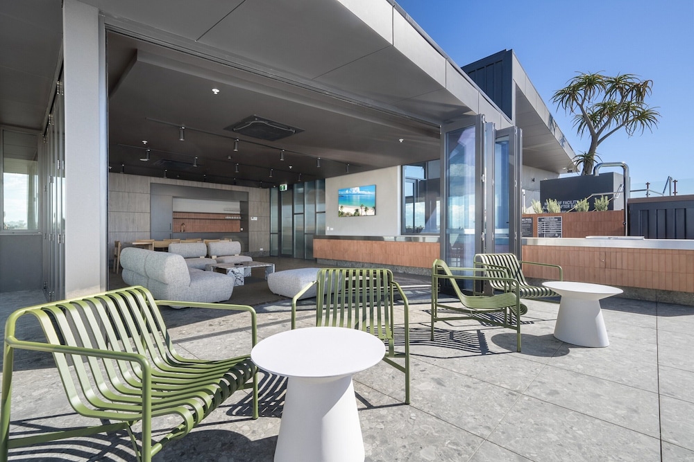 Modern Studio in Fremantle With Stunning Rooftop