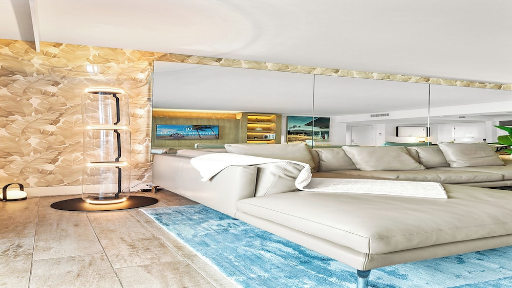 1 Hotel & Homes Private Luxury Suites