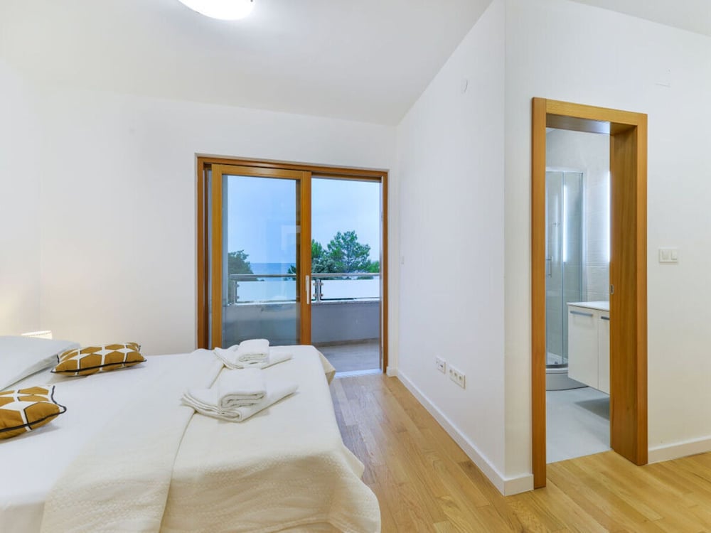New Villa With Pool and Roof Terrace view 2